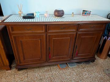Credenza e credenza con vetrina