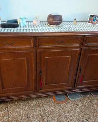 Credenza e credenza con vetrina