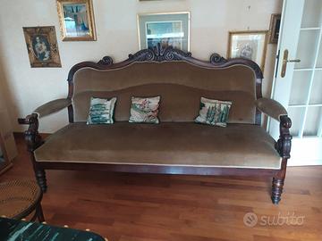 Divano d' epoca conservato perfettamente