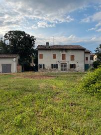Rustico da ristrutturare con ampio giardino