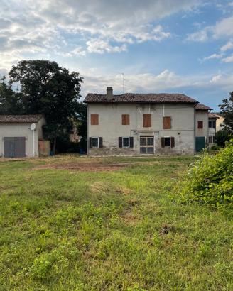 Rustico da ristrutturare con ampio giardino