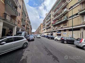 NEGOZIO A NAPOLI