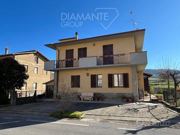 Casa indipendente suddivisa in due unità abitative