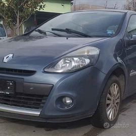 Renault clio r anno 2010 ricambi usati