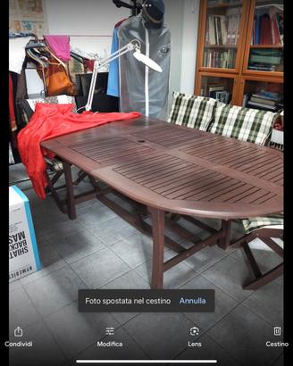 TAVOLO IN LEGNO TRATTATO DA ESTERNO