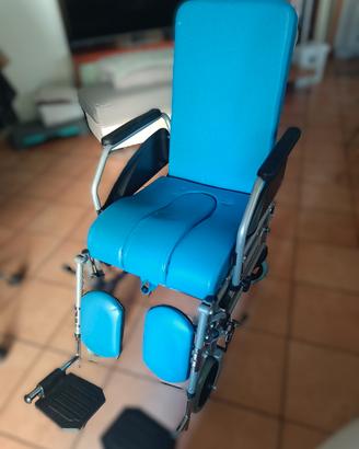 sedia a rotelle comoda wc per anziani e disabili