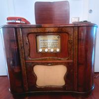 Radio vintage con giradischi