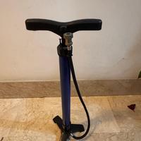 Pompa a pedale per biciclette