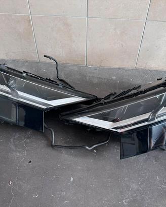fari anteriori dx e sx per q8 2025