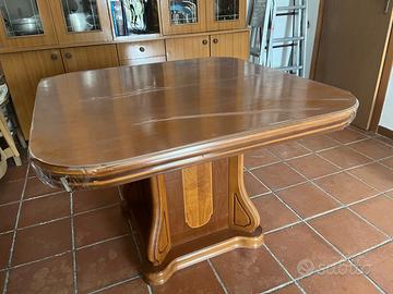Tavolo da pranzo in legno