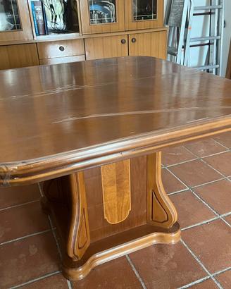 Tavolo da pranzo in legno