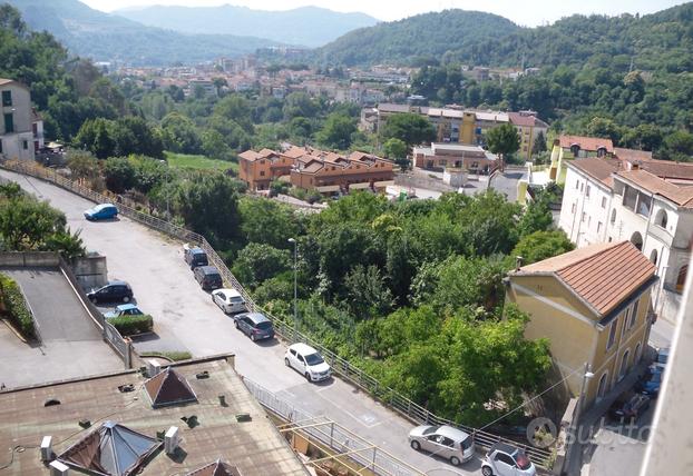 PELLEZZANO: Graziosa mansarda con terrazzo