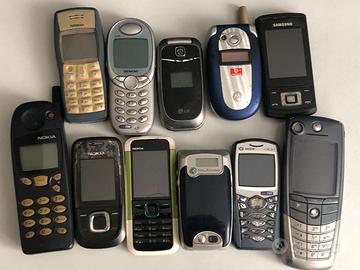 Telefoni cellulari vintage collezionismo 11 pezzi
