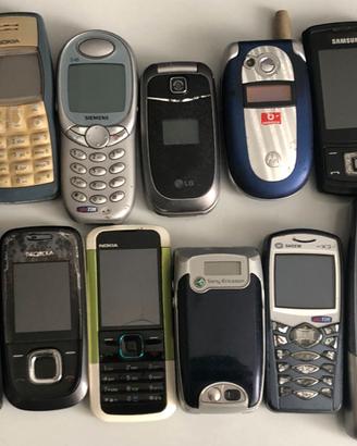 Telefoni cellulari vintage collezionismo 11 pezzi