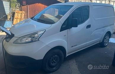 NISSAN E-NV200