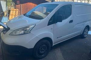 NISSAN E-NV200