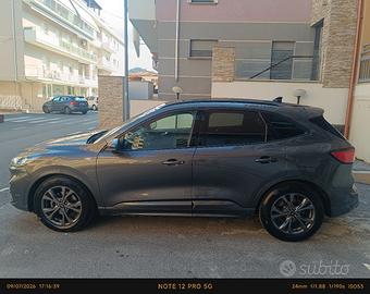 Ford Kuga st line tetto elettrico e cambio manuale