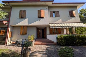 Villa di 462 m² con più di 5 locali e box auto dop