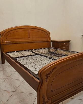 Camera da letto completa in legno con armadio
