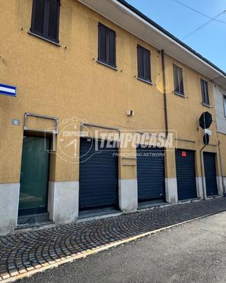 Negozio a Arluno Piazza Pozzobonelli 3 locali