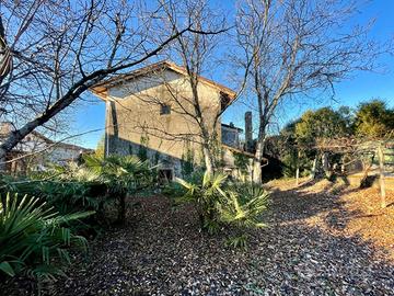 Casa indipendente da ristrutturare con terreno ...