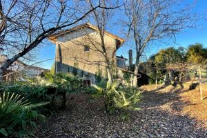 Casa indipendente da ristrutturare con terreno ...