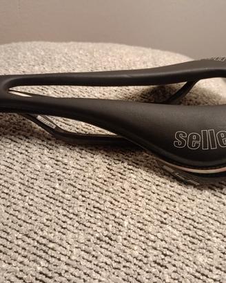 sella in carbonio selle Italia ultra light 