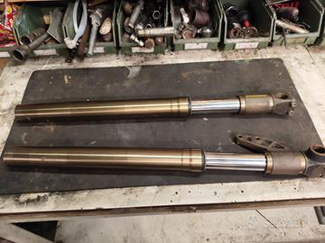 Cagiva MitoForcella anteriore e monoamortizzatore