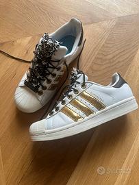 Sbeaker adidas Superstar bianche e dorate