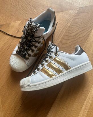 Sbeaker adidas Superstar bianche e dorate