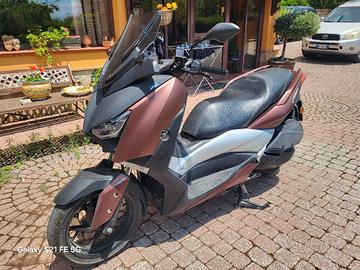 Yamaha X MAX 300 -  " come nuovo "