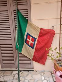 antica bandiera con stemma sabaudo
