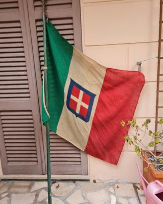 antica bandiera con stemma sabaudo