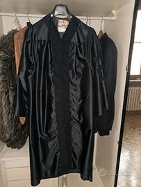 ABBIGLIAMENTO: toga da laurea
