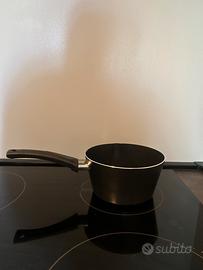 Pentolino antiaderente nero nuovo – mai utilizzato