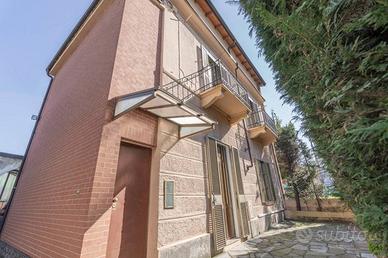 Palazzo / Stabile di 195 m² con 5 locali a Torino