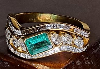 Anello anni 70 in oro con smeraldo e brillanti