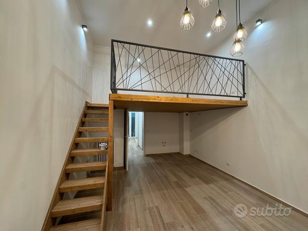 Loft moderno con soppalco e doppi servizi