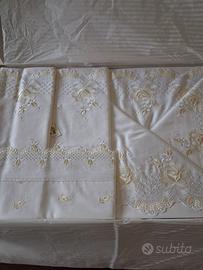 meraviglioso set lenzuola matrimoniale ricamate 