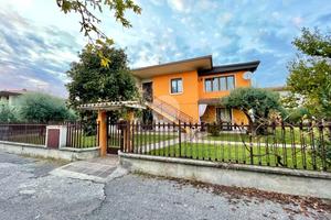 PORZIONE DI BIFAMILIARE A PUEGNAGO SUL GARDA