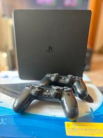 PlayStation 4 500 gb con giochi e 2 controller