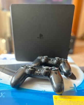 PlayStation 4 500 gb con giochi e 2 controller
