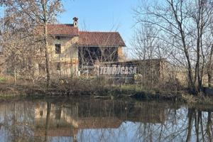 CASCINA CON AMPIO TERRENO E LAGO DI PROPRIETÀ!!