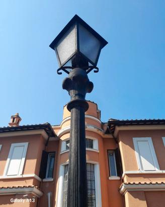 Lampione in ghisa da giardino