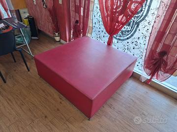 pouf di grandi dimensioni rosso