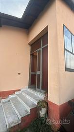 Villa ind.te con giardino tettoia e forno a legna