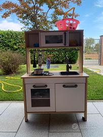 Cucina giocattolo con accessori