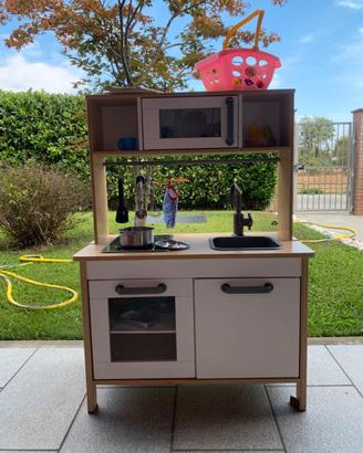Cucina giocattolo con accessori