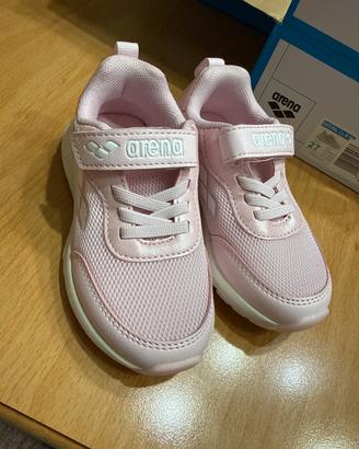Scarpe nuove da ginnastica
