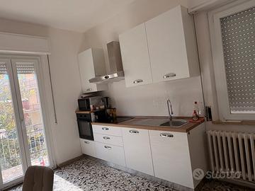 armadio di cucina tutto quanto con il forno egas